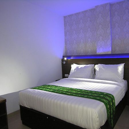 Hotel Delima Banjarmasin (South Kalimantan) Bagian luar foto